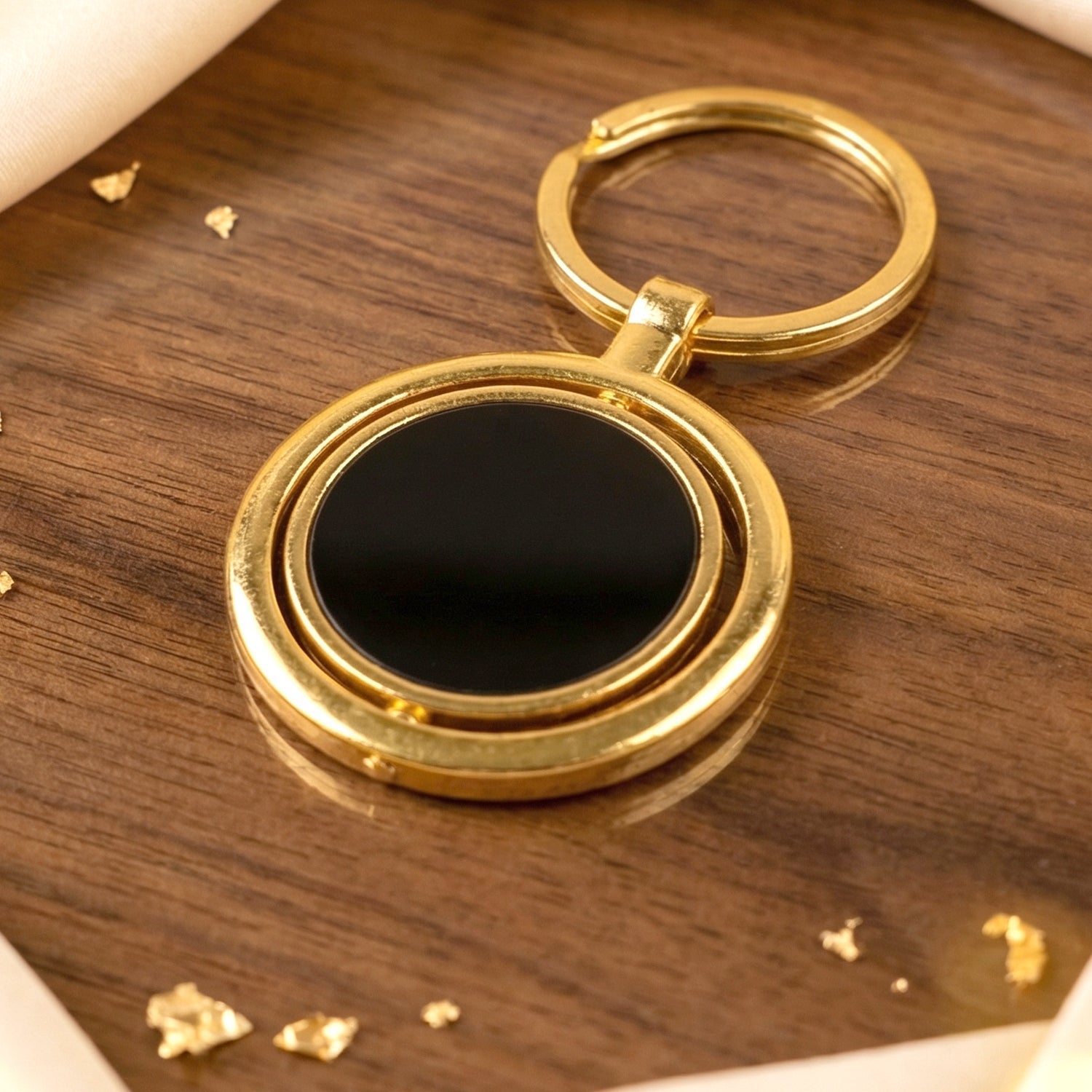 elegant keychain with round rotating pendant