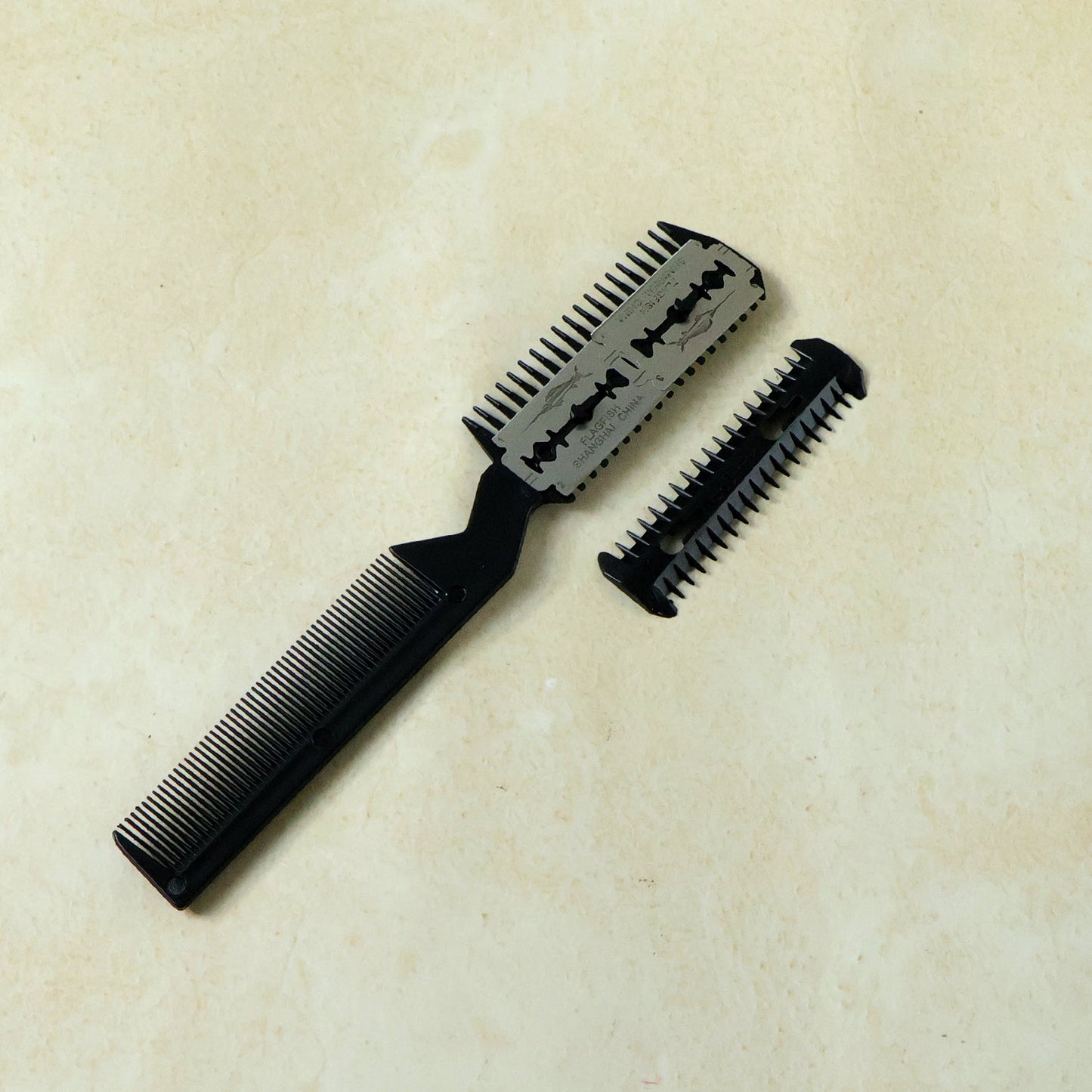 razor blade comb cutter