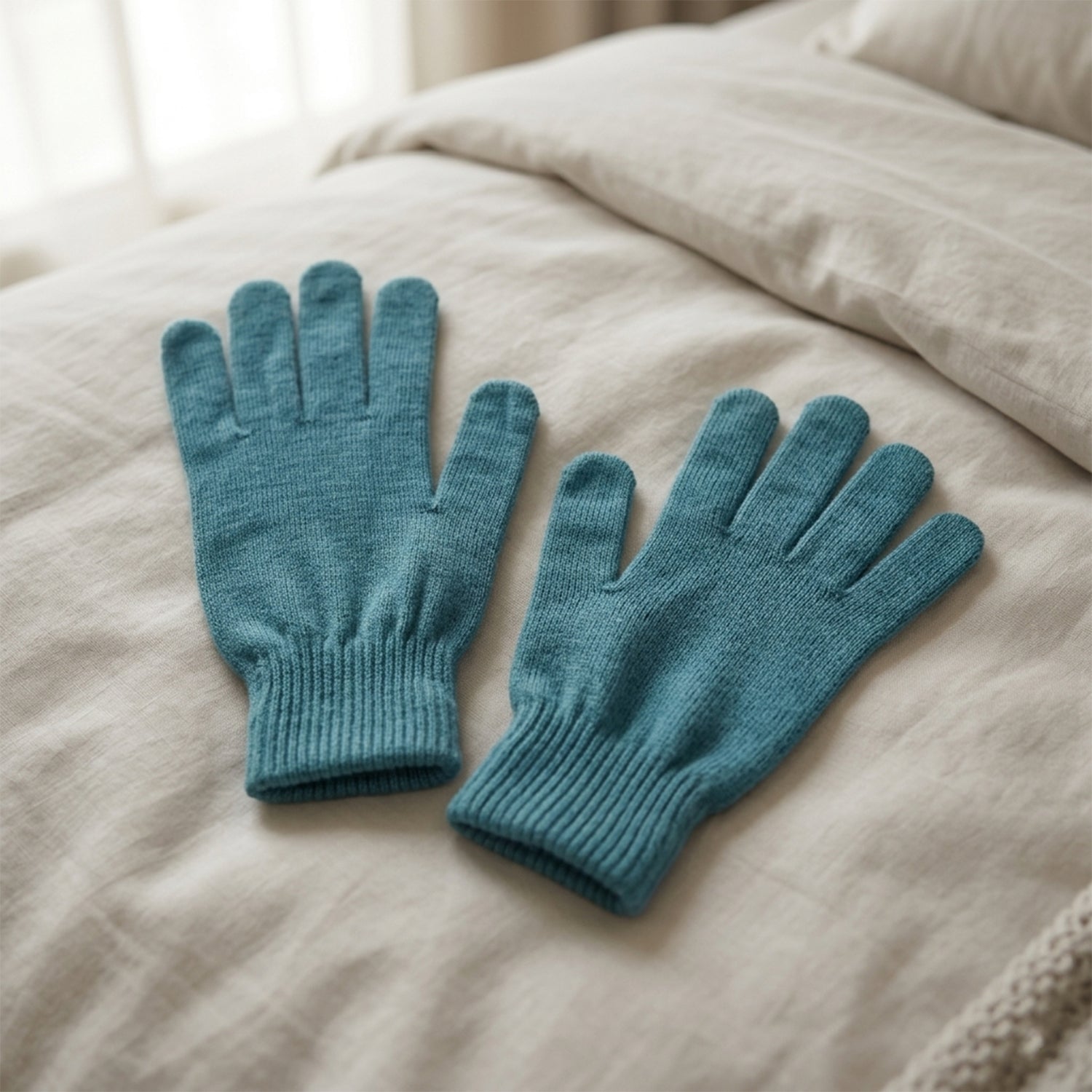 soft woolen hand gloves