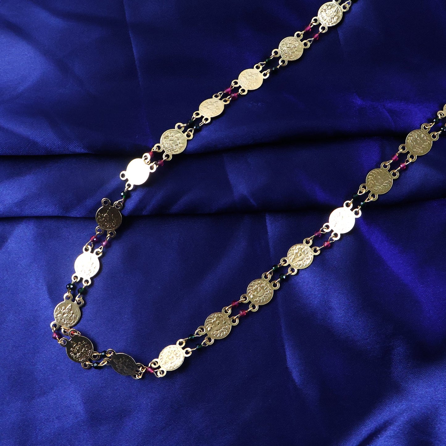 Elegant gold accent necklace        
