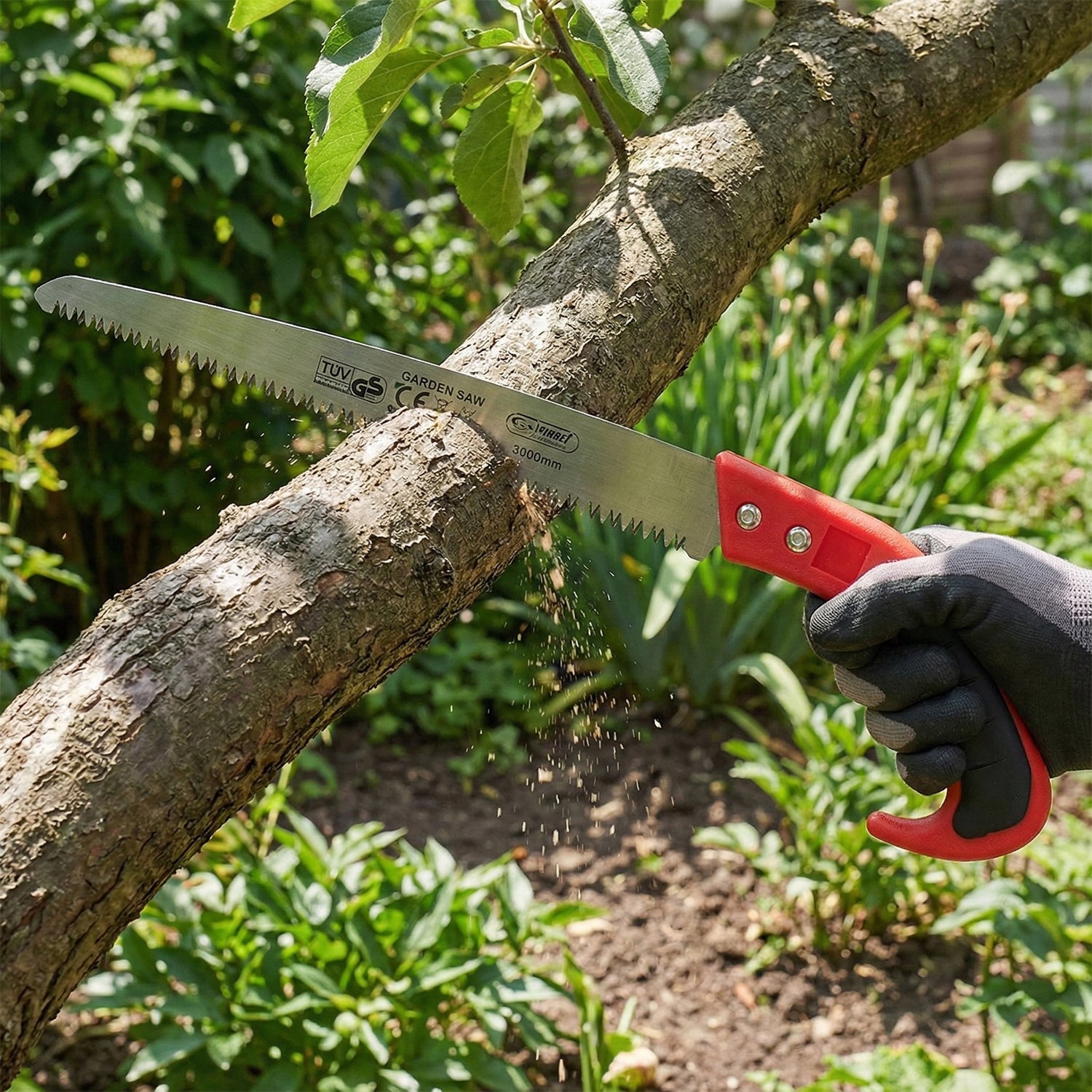 Durable 300mm saw for branches and shrubs
