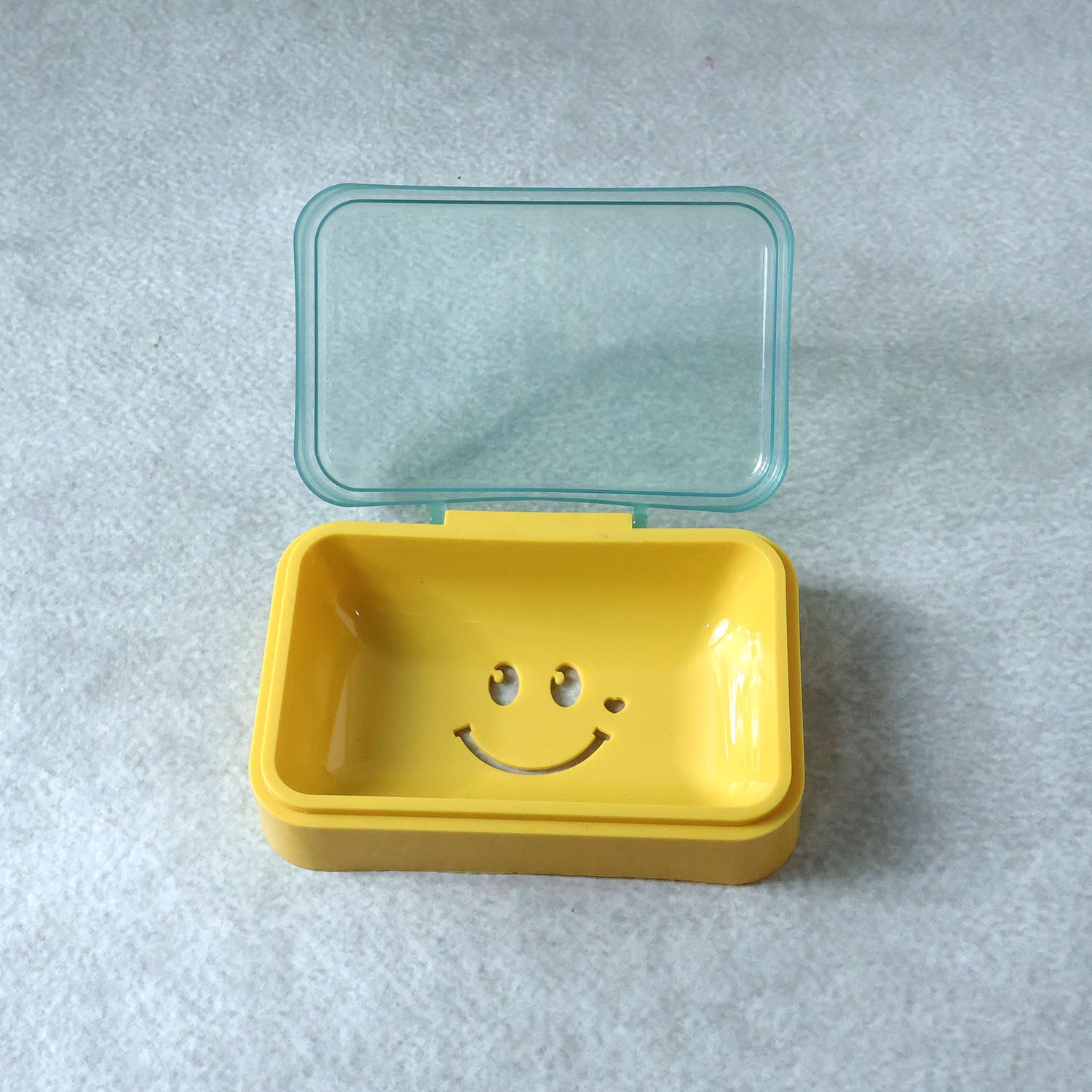 Lightweight plastic soap dish